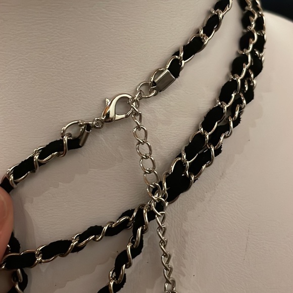 H initial long necklace - Picture 3 of 6